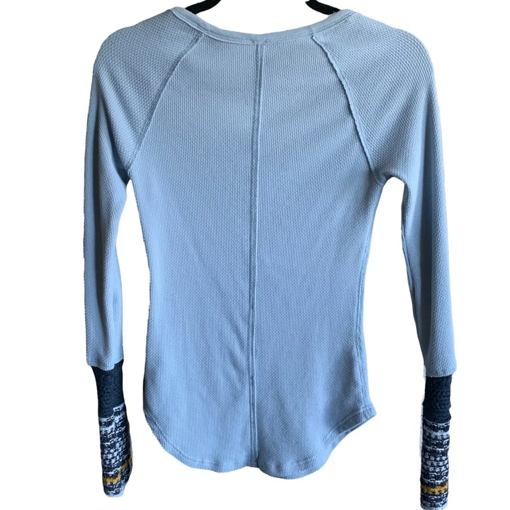 ⛔️SOLD⛔️ FREE PEOPLE Thermal Henley Crochet Cuff Trim Long Sleeves Top - Picture 2 of 10